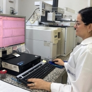 Secretaria da Saúde passa a realizar exames para detecção de metanol em casos suspeitos