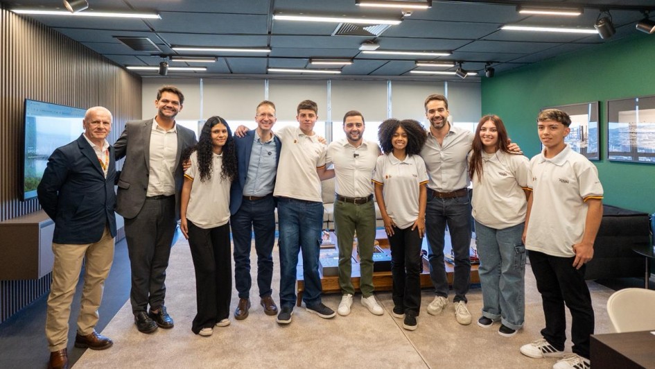 Governador Eduardo Leite recebe jovens selecionados do Partiu Futuro Reconstrução para missão na Espanha out25