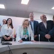 Saúde anuncia centro do TEAcolhe em Tenente Portela e investimentos em hospitais de Humaitá e Santo Antônio da Patrulha.