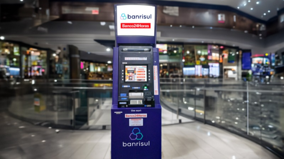 Foto mostra um terminal de autoatendimento do Banrisul