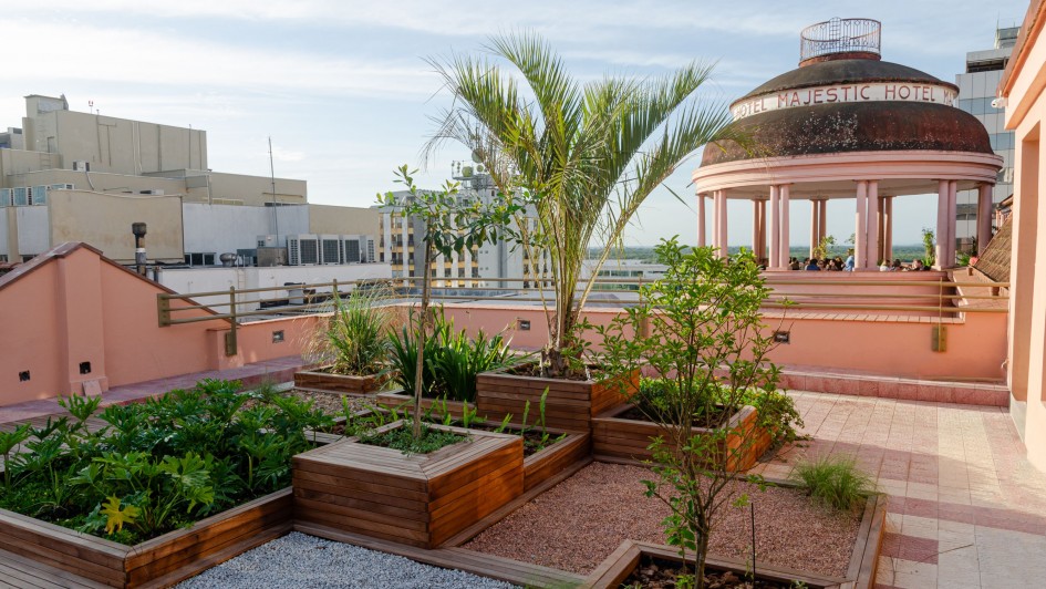 Foto mostra jardim da Casa de Cultura Mario Quintana