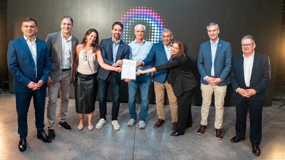 Leite participa da assinatura de termo com Invest RS que pode movimentar R$ 150 milhões em produção audiovisual no Esta