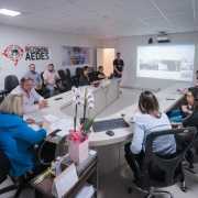 Foto mostra reunião para assinatura de convênios e portarias, que ocorreu por videoconferência