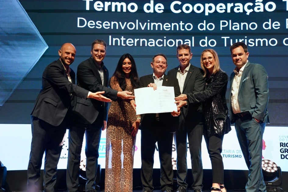 Um dos termos assinados integra ações para potencializar a competitividade turística internacional do Rio Grande do Sul -Foto: Eliézer Falcão/Ascom Sedec