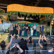 Foto mostra vencedores do BRDE Labs RS 2025 e representantes do Estado