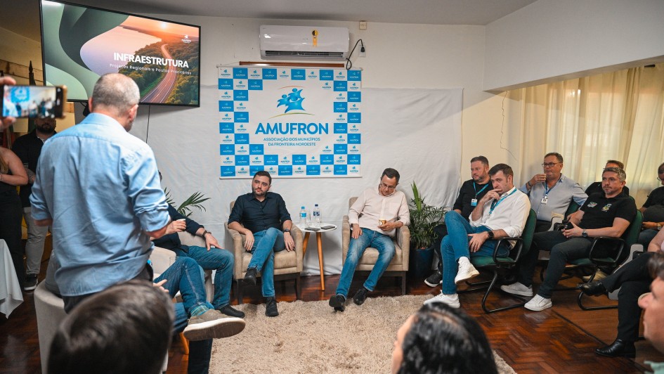 Vice governador Gabriel Souza participa de reuni&atilde;o na AMUFRON, em Santa Rosa  Fotos Rodrigo Ziebell  GVG
