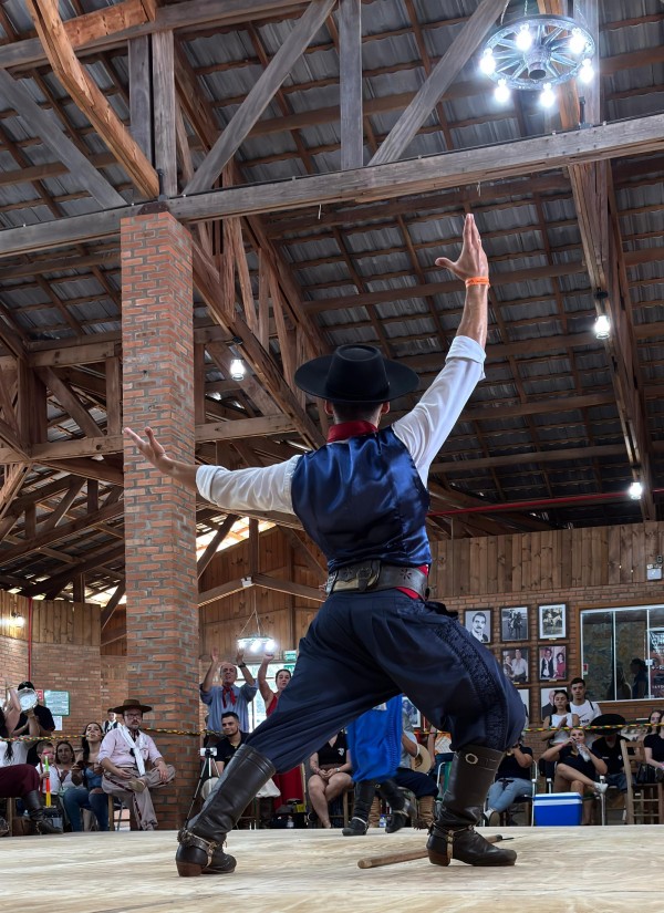 Apresentação de chula do Grupo de Arte Nativa Lagoa Vermelha.