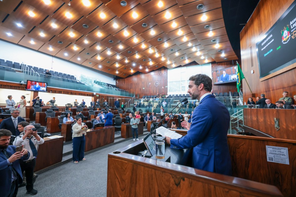Eduardo Leite é o primeiro governador reeleito a participar oito vezes da sessão solene -Foto: Vitor Rosa/Secom