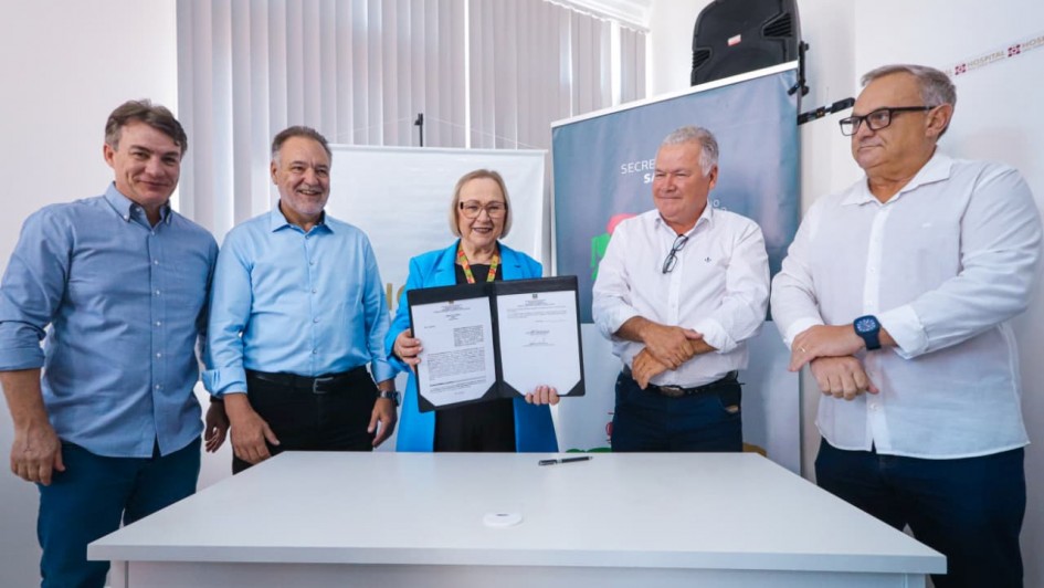 Assinatura de portaria para repasse ao Hospital S&atilde;o Jo&atilde;o Batista em Nova Prata