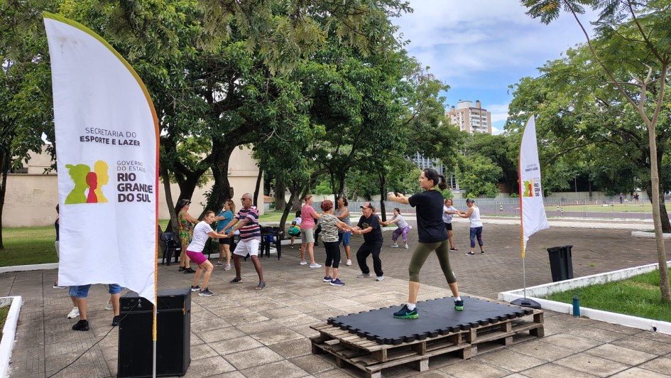Grupo 60+ na educa&ccedil;&atilde;o f&iacute;sica do Cete