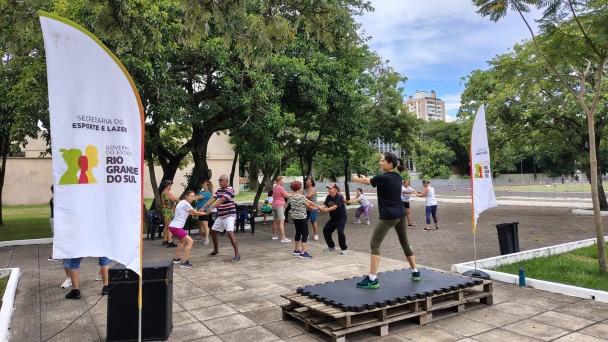 Grupo 60+ na educa&ccedil;&atilde;o f&iacute;sica do Cete