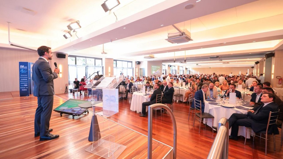 Leite anuncia obras de duplica&ccedil;&atilde;o nas rodovias da concess&atilde;o do Bloco 3