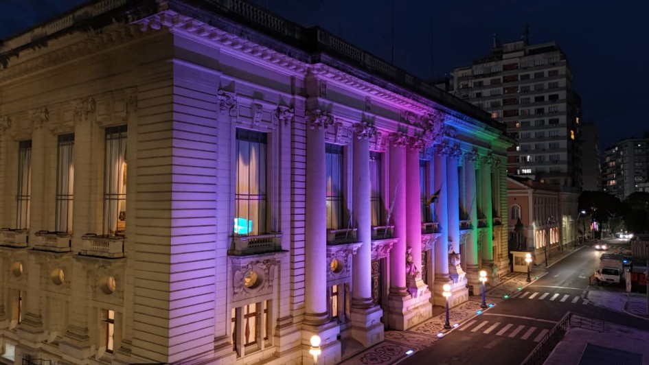 Pal&aacute;cio Piratini iluminado.