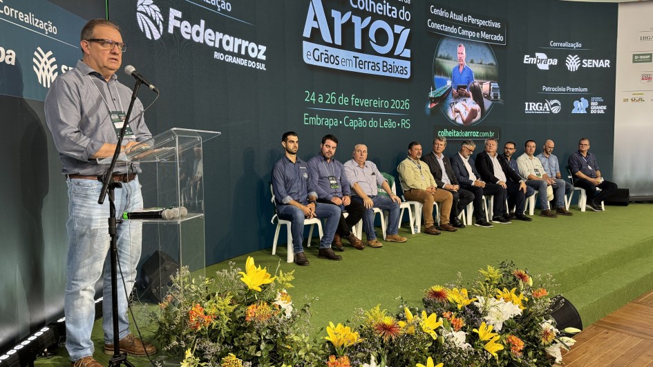 Secret&aacute;rio fala ao p&uacute;blico em evento