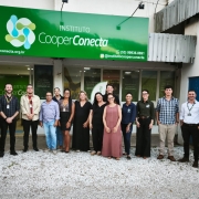Grupo de integrantes do Instituto Cooperconecta de Bag&eacute;