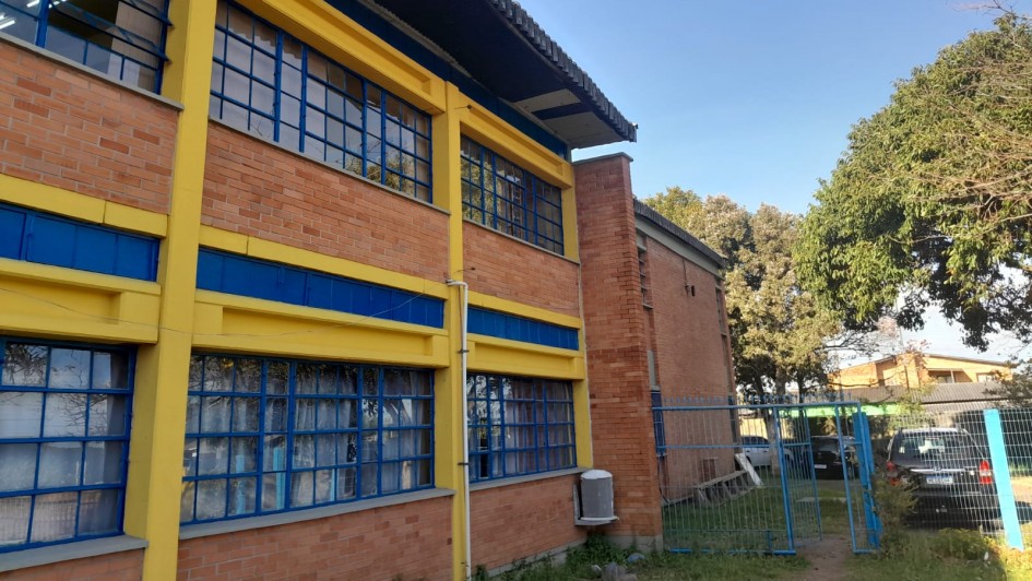 Fachada da Escola Professor Milton Pacheco.
