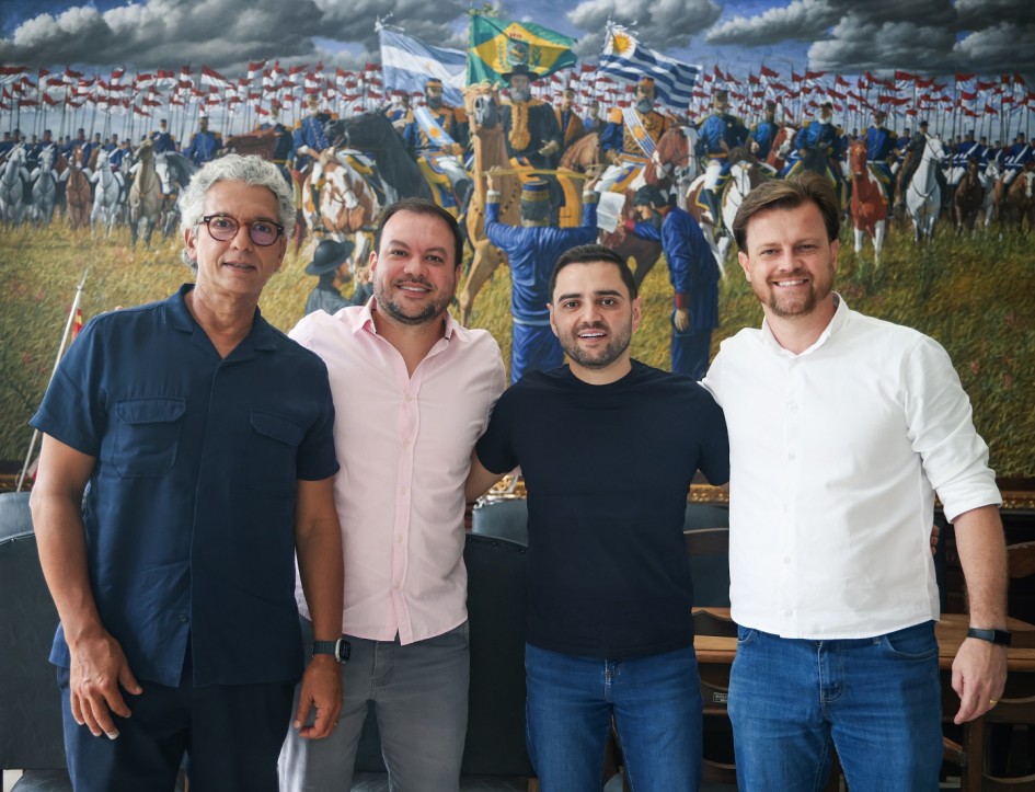 Vice-governador também esteve reunido com prefeito e representantes da Santa Casa na prefeitura de Uruguaiana -Foto: Luiz André/Secom