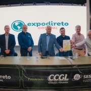 Foto de ato para assinatura conduzido pelo vice-governador Gabriel Souza