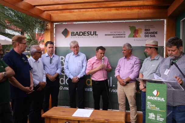 Foto de ato parceria Badesul e CCGL