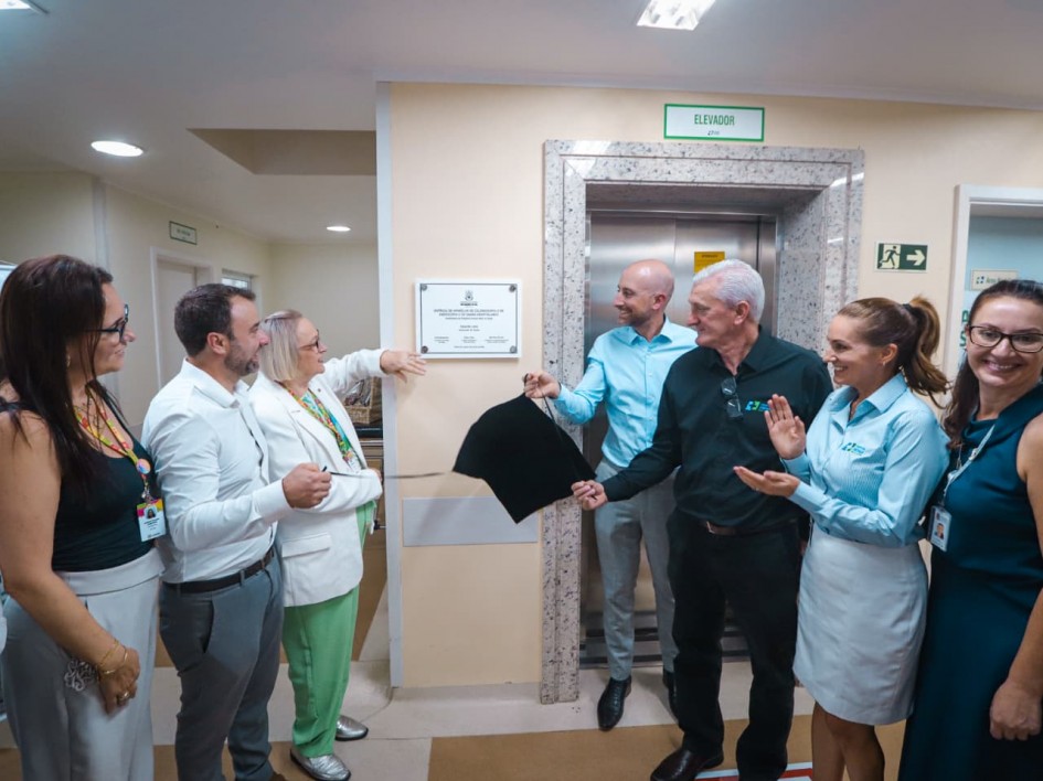 Ato que formalizou entrega à instituição hospitalar ocorreu nesta quarta-feira -Foto: Ascom SES