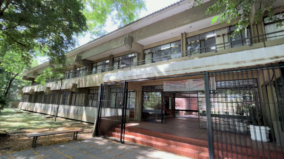 Escola Uruguai, localizada no Parque Moinhos de Vento, em Porto Alegre, &eacute; modelo da arquitetura moderna aplicada nas escolas