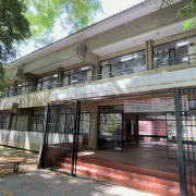 Escola Uruguai, localizada no Parque Moinhos de Vento, em Porto Alegre, &eacute; modelo da arquitetura moderna aplicada nas escolas