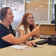 Jovens aprendizes do Programa Partiu Futuro Reconstru&ccedil;&atilde;o iniciam atividades no governo do Estado