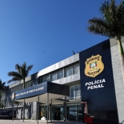 Foto da fachada da Cadeia P&uacute;blica de Porto Alegre.