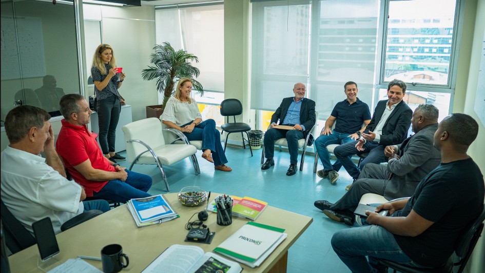 Foto mostra reuni&atilde;o entre Procon e Sulpetro.