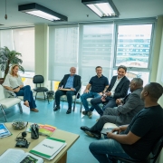 Foto mostra reuni&atilde;o entre Procon e Sulpetro.