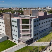 Vista a&eacute;rea da fachada do Hospital de Pronto Socorro de Pelotas.