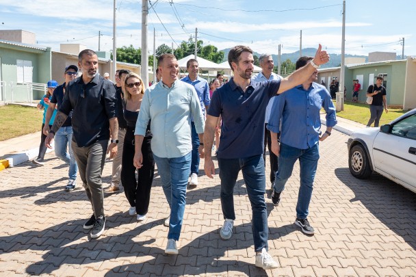 Leite e representantes do Estado visitaram lote onde estão as unidades   Campo Bom, março26