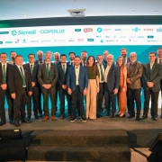 Vice-governador Gabriel Souza entre autoridades em lan&ccedil;amento da Fenasoja 2026