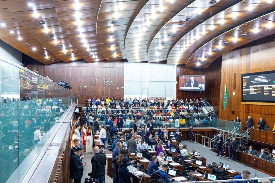 Plenário do Legislativo apreciou, em sessão na tarde desta terça-feira, a matéria que trata da remuneração dos professores -Foto: Marcelo Oliveira/Divulgação ALRS