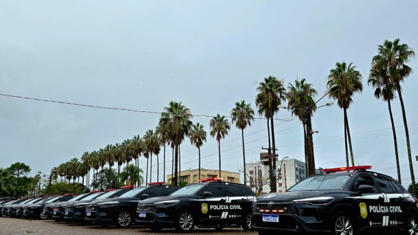 Foto de viaturas entregues &agrave; Pol&iacute;cia Civil pelo governo do Estado