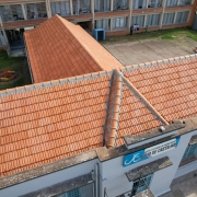Telhado reformado da escola J&uacute;lio de Castilhos, em Santana do Livramento
