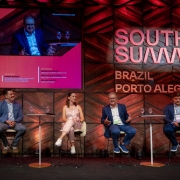 Foto do painel Cidades Inteligentes: o futuro da vida em sociedade, no South Summit Brazil