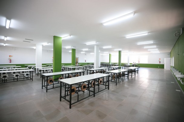 Foto do novo refeitório da escola Professora Margarida Pardelhas