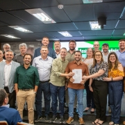 Foto de lan&ccedil;amento de programas sociais com o vice-governador Gabriel Souza