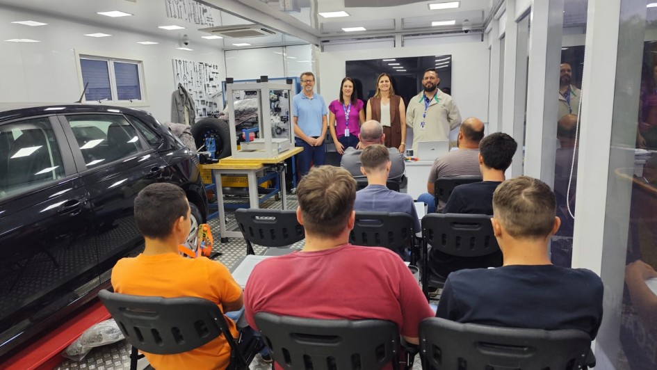 Foto de aula de mec&acirc;nica veicular em Ipiranga do Sul pelo Programa Carretas do Saber