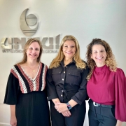 Secret&aacute;ria em exerc&iacute;cio Viviane Viegas e professoras da Uniju&iacute;.