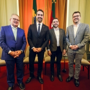 Secret&aacute;rio Ranolfo Vieira Junior, governador Eduardo Leite, vice-governador Gabriel Souza e secret&aacute;rio Artur Lemos