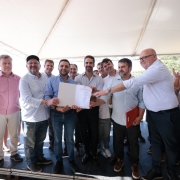 Eduardo Leite e Gabriel Souza assinam ordem de in&iacute;cio para novo lote de obras do acesso municipal a Cerro Grande do Sul