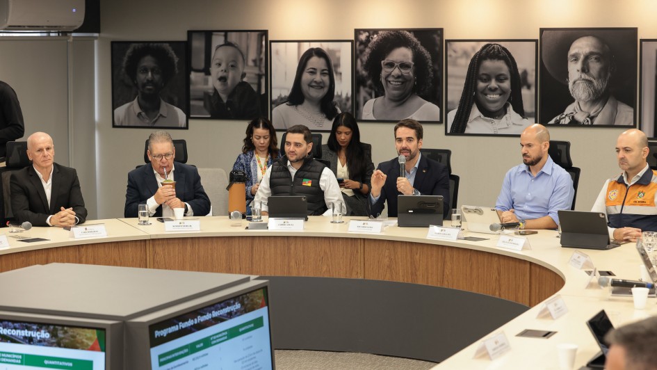 Ao lado de Gabriel e de outros representantes do Estado, Leite detalhou diversas frentes de trabalho abr26
