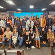 Foto de participantes de evento sobre prote&ccedil;&atilde;o animal