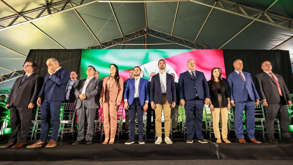 Leite e Gabriel destacam parceria hist&oacute;rica com munic&iacute;pios na posse da nova diretoria da Famurs abr26