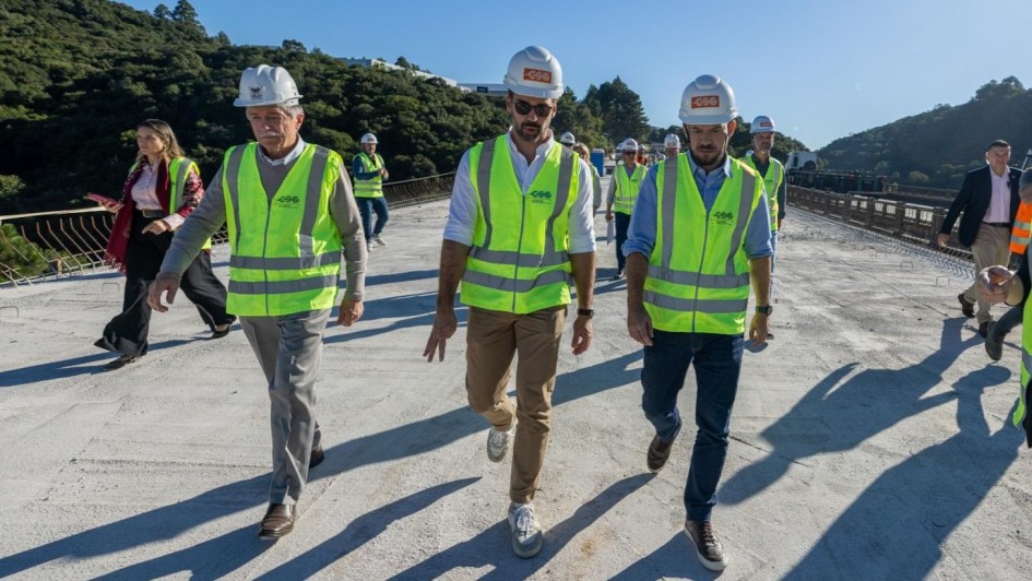 Governador Eduardo Leite vistoria trabalhos na ponte sobre o Arroio Tega, em Caxias do Sul   abr26