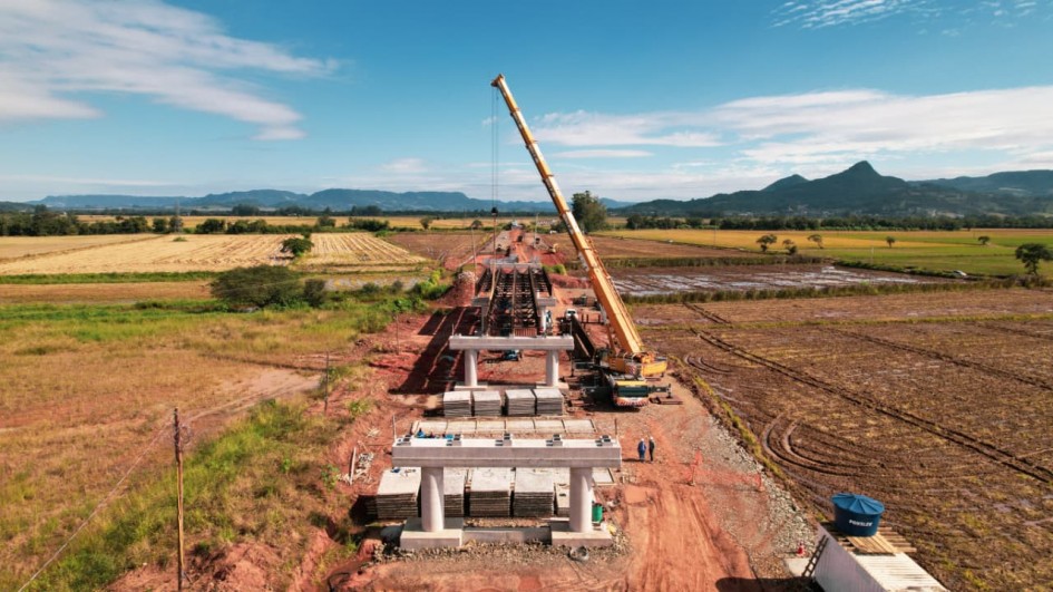 Rodovia será elevada em mais de três metros em alguns pontos, para atender à necessidade hidrológica da região -Foto: Luís André/Secom