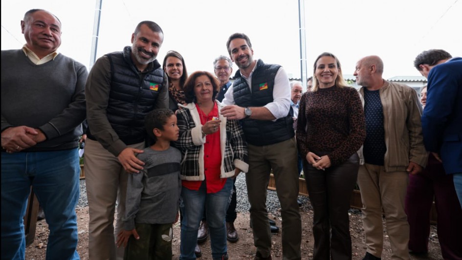 Governador Eduardo Leite entrega 32 moradias definitivas para famílias em Uruguaiana