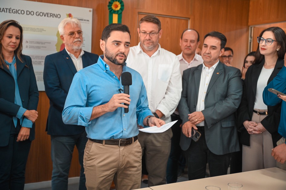 Gabriel Souza destacou os investimentos constantes para reduzir o passivo histórico de localidades sem acesso asfáltico -Foto: Rodrigo Ziebell/Ascom GVG